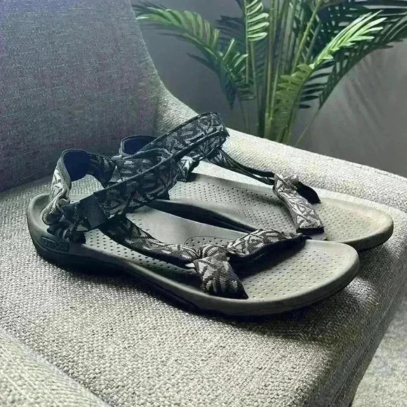 Teva Men's 6502 Hurricane Sandals size 12 - Picture 1 of 6